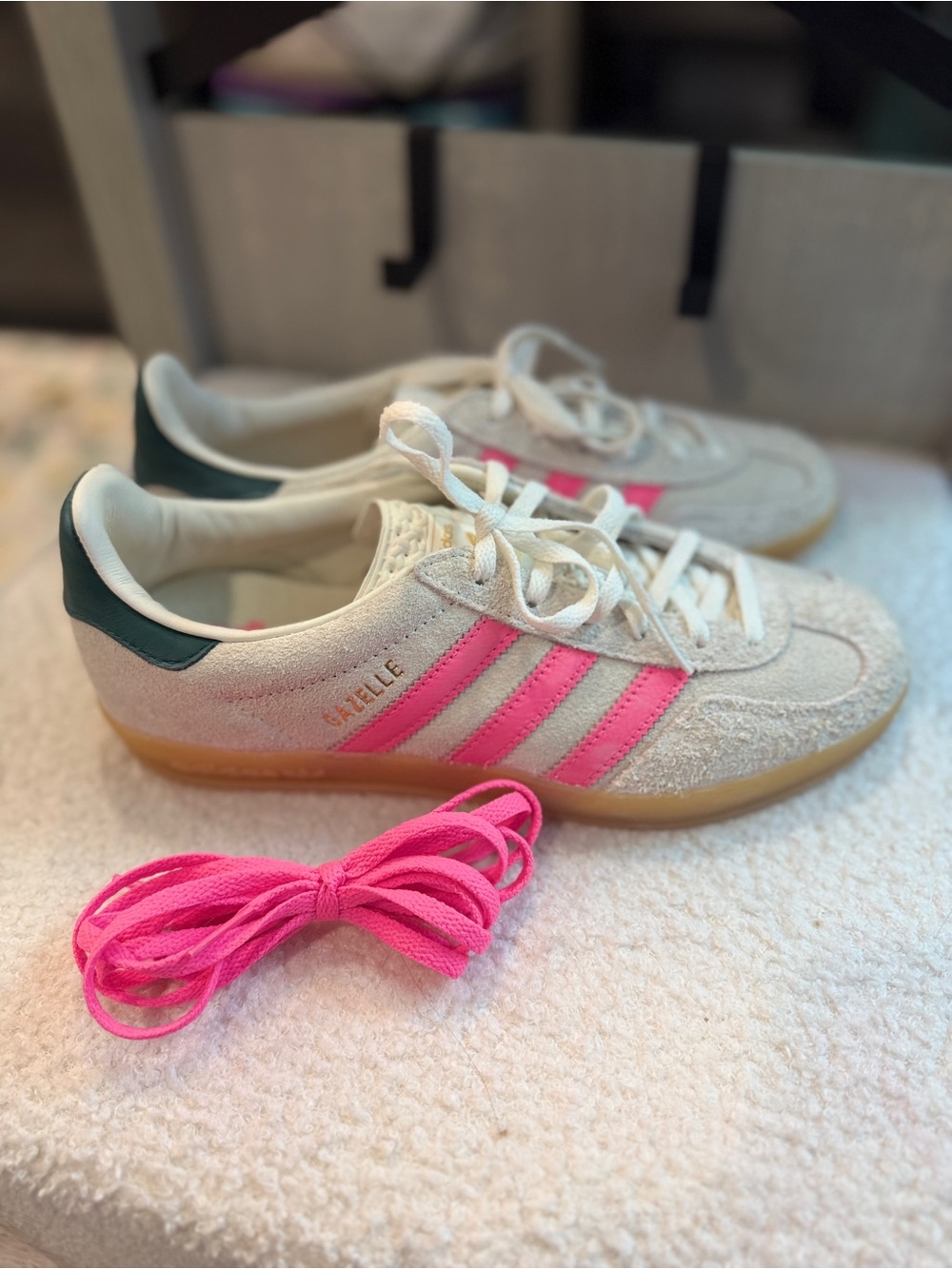 Adidas Gazelle Indoor Off White Lucid Pink Suede Sneakers JQ1096 Size 8-NWOT - Picture 2 of 11